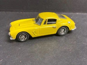 Bang 1/43 Scale Model Car 7077- Ferrari 250 SWB - Yellow Check PICTURES - Picture 1 of 13