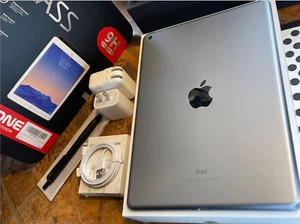 Apple iPad 6th (32gb) WiFi (A1893) FMI-OFF {iOS14}98% LCD Connector issue REPAIR - Picture 1 of 12