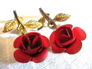 2 Delicate Gold Tone Matte Red Rose Flower Fashion Brooches Lapel Pins 1.5" - Picture 1 of 11