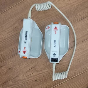 Hard Paddles für Zoll Defibrillator mit integrierten Kinderpaddles - Bild 1 von 4