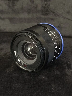 ZEISS Biogon T Loxia 35mm f/2 Lens For Sony - Image 1 of 2
