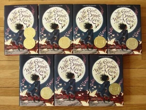 Lot 7 THE GIRL WHO DRANK THE MOON Kelly Barnhill guided reading HBDJ EXC - Imagen 1 de 2