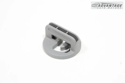 2017-2019 VOLKSWAGEN GOLF ALLTRACK TRASEIRO PORTA-MALAS CLIPE DE ACABAMENTO LATERAL 5G9864581 FABRICANTE DE EQUIPAMENTO ORIGINAL - Imagem 1 de 4