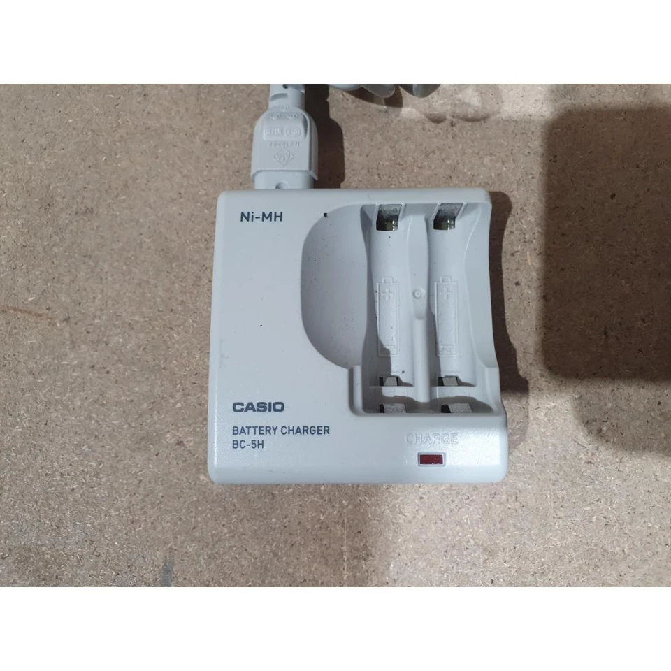 Casio BC-5H Ni-MH Battery Charger Grey 1.2-Volts 550mA for QV-R40 Digital Camera - Image 1 of 4