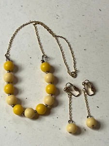 Vintage Demi Goldtone Chain w Light & Dark Sunny Yellow Round Plastic Beads Neck - Picture 1 of 8