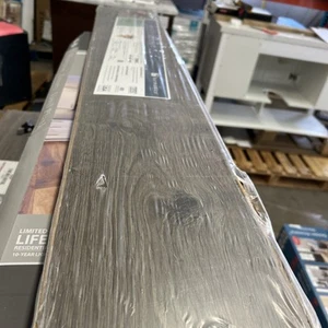 Suelo Laminado Silverleaf Oak Harmonics, Nuevo, Una Caja 22.08sf - Imagen 1 de 6