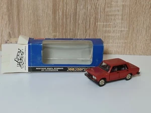USSR Russia car model VAZ 2105 1/43 metal 1990 - Picture 1 of 12