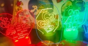 LAMPADA IN PLEXIGLASS REGALO FESTA AMORE CUORE PERSONALIZZATA LUCE LED RGB - Imagen 1 de 1