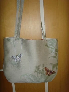 BOLSO DE MANO BORDADO TELA MARIPOSA Y ABEJA VERDE PÁLIDO 16 pulgadas FORRADO MAGNÉTICO - Imagen 1 de 3