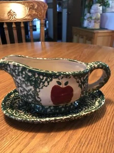 Vintage Green & White Ceramic Decorative Gravy Boat! Apple Design & Drip Plate! - Picture 1 of 2