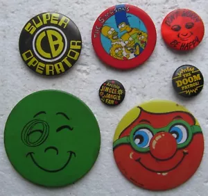 7 pulsanti pinback vintage SUPER CB OPERATORE archie fan DOOM PATROL simpsons ecc. - Foto 1 di 1