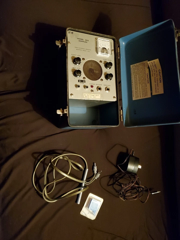 Doppler Parks Electronics Lab Modelo 822 con Estuche de Sonda y Accesorios Foto 1 de 4