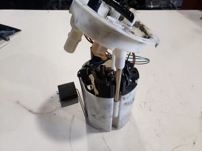 Conjunto de bomba de combustible - BMW 330I E90 N52 2006 - 07-13 OEM 6765717 Foto 1 de 4