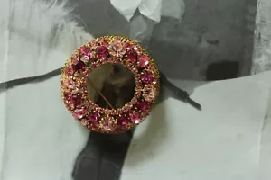 Vintage gemarkt Made in Austria rosa lila Strass goldfarben Kranz Brosche - Bild 1 von 4