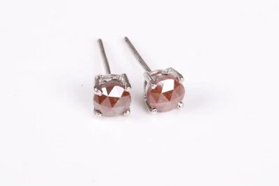 Tachuela de diamante de corte rosa redondo rojo natural de 5,0 mm de oro blanco macizo de 10 quilates Foto 1 de 4