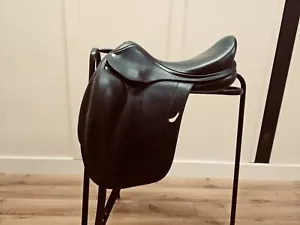 Équipe Emporio 17" monoflap black dressage saddle - Picture 1 of 7