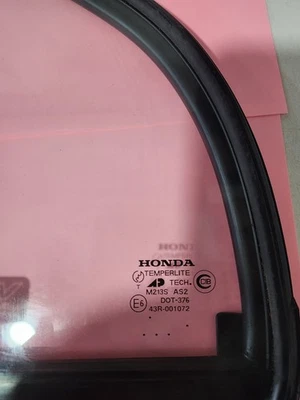 2001-2005 Honda Civic LX 4 двери седан L водитель задняя дверь четверть стекла окна.  - Изображение 1 из 4