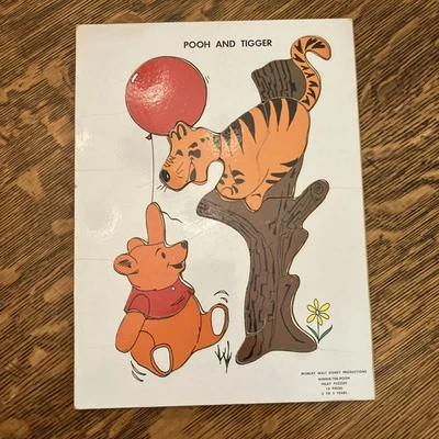Rompecabezas de madera Walt Disney Pooh and Tigger de colección 1965 con incrustación de Winnie The Pooh Foto 1 de 2
