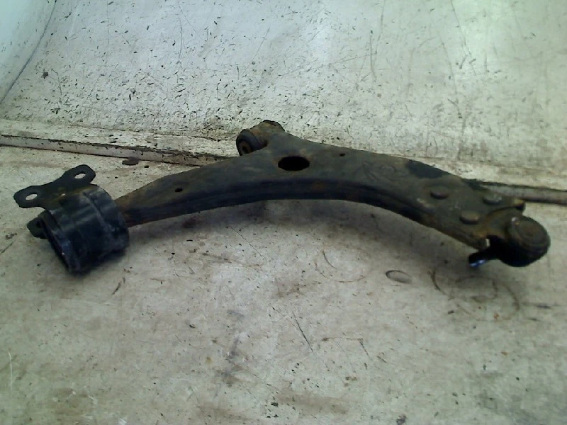 BRAZO DE CONTROL DELANTERO IZQUIERDO Ford Focus C-Max MPV 1.8 16V (CSDA) 2004 - Imagen 1 de 1
