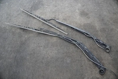 Brazo limpiaparabrisas delantero 22756329 OEM Chevrolet Corvette C7 2014-19 Foto 1 de 3