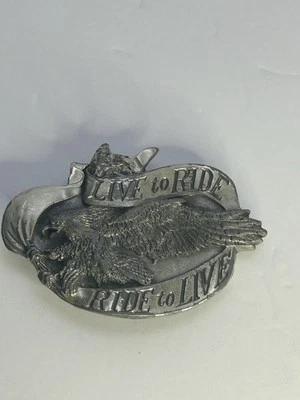 Hebilla de cinturón Live to Ride to Live 1981 vintage bergamota latón funciona R-37 Foto 1 de 4