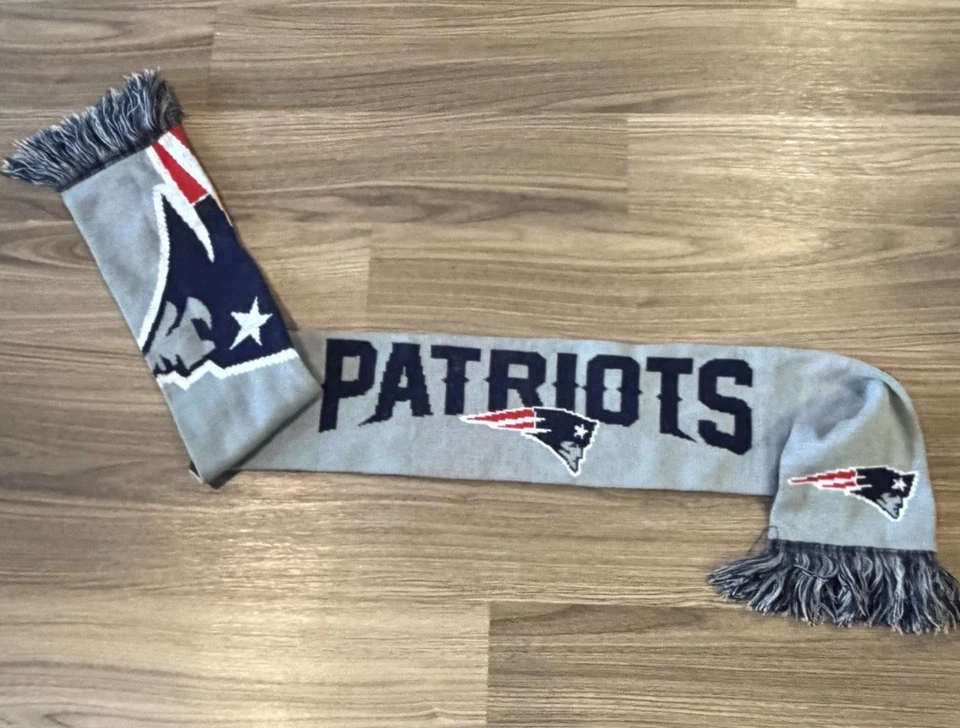 Forever Collectibles Adulto Bufanda Chal Azul Talla Única New England Patriots Flecos Foto 1 de 4
