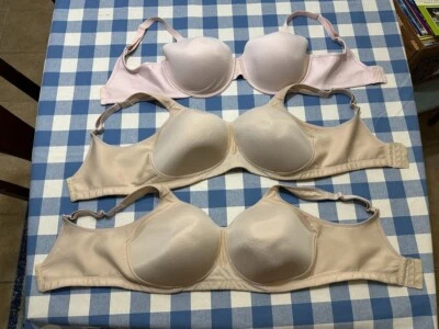 3 sujetadores - 2 Vanity Fair 40DDD 71500 sin cables 1- 76528 40DDD con aros Foto 1 de 4