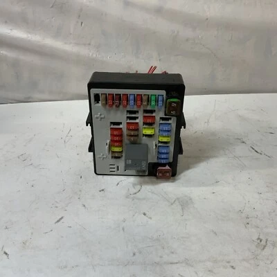 2010 - 2015 GMC TERRAIN EQUINOX Under Dash Cabin Fuse Relay Box Unit 13717824 - Image 1 of 2