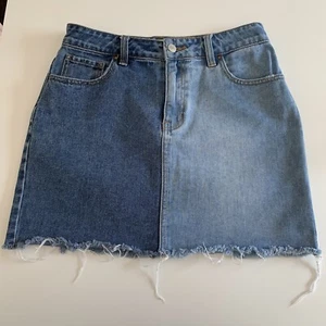 Falda vaquera Pacsun para mujer de dos tonos ligera lavado medio dobladillo crudo talla 26 - Imagen 1 de 11