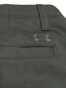Jungen Under Armour Chino Golfshorts vorne flach Größe 20 schwarz Tasche Logo neu ohne Etikett - Bild 1 von 4