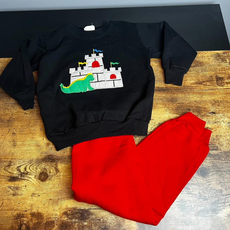 Sudadera Kelly’s Kids Vintage EE. UU. Bordada Castillo y Dinosaurio PEQUEÑA 4/5 Foto 1 de 4