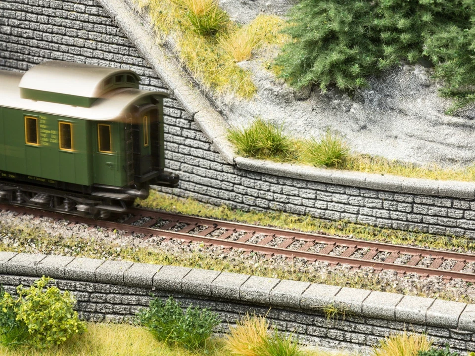 Noch H0 14236 Mauerabschlusskanten, 9.8x1cm, 0.4cm hoch, 5 Stück, Hartschaum - Bild 1 von 1