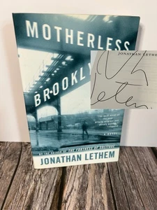 MOTHERLESS BROOKLYN / JONATHAN LETHEM / SIGNED 1999 PAPERBACK ED / NATIONAL BOOK - Imagen 1 de 7