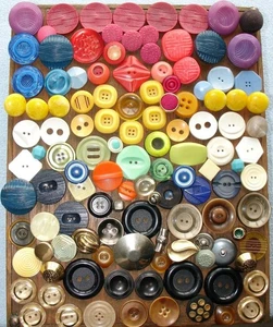 121 Vintage CHUNKY Plastic & Metal BUTTONS Some Mates XX-Large Size BIG EUC Fun - Picture 1 of 8