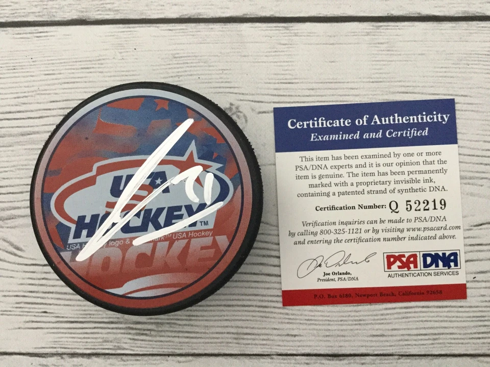 James Van Riemsdyk Autografado Equipe EUA Puck de Hóquei PSA DNA COA A - Imagem 1 de 3