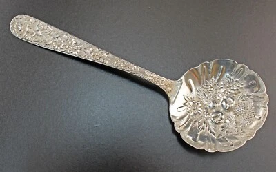 S. Kirk & Son Sterling Repousse 7 1/2" cuchara de bayas fruta en tazón  Foto 1 de 2