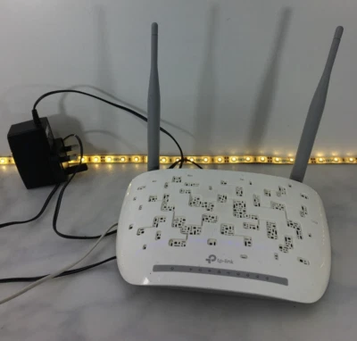 TP-Link TD-W9970 300Mbps Wireless Modem Router  White FREE UK P&P #220 - Image 1 of 2