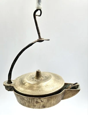Ancienne lampe à huile en laiton avec anse en fer forgé – à suspendre – déco... - Photo 1/4