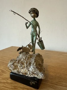Seltene Malcolm Moran 70er Jahre Bronze Skulptur Figur Junge Angeln mit Eimer Fisch - Bild 1 von 16