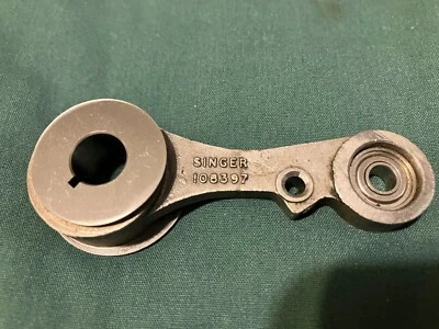 Brazo de conexión Looper para costura Singer modelo # 990, pieza # 108397 Foto 1 de 4