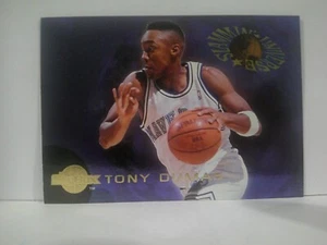 1994-95 Skybox Slammin' Universe Tony Dumas #SU6 Rookie RC - Picture 1 of 2