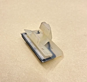 OEM 1X Car Side Skirt Rocker Panel Trim Retainer Clip For Mercedes benz - Foto 1 di 13