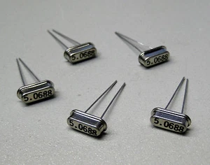 5 Stück 5.0688 MHz Quarze / Bauform HC-49/T4 (M8611) - Picture 1 of 1