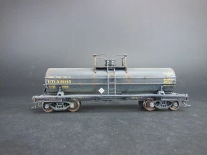 HO SCALE CUSTOM WEATHERED BROADWAY LTD UTLX 81143 CHLORINE TANK CAR O/B - Picture 1 of 8