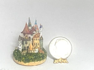 Diorama Artigianale Guglie di Everhill 1:12 Casa delle Bambole Mini OOAK Ann Monteiro - Foto 1 di 18