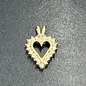 Signierter 10K Gelbgold Diamant Herz 0,20ct TW 20 Diamanten 1,25g Anhänger - Bild 1 von 11