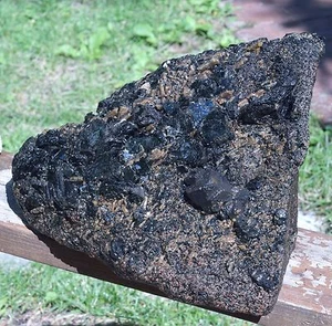 Magnetita grande y rara, área de bancroft mina Faraday, Ontario 30 x 26 cm. Canadá - Imagen 1 de 3