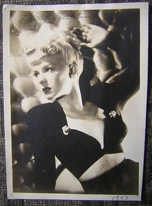 Vintage 1943 Betty Hutton Autographed 5x7 b&w Studio Photo  - Picture 1 of 3
