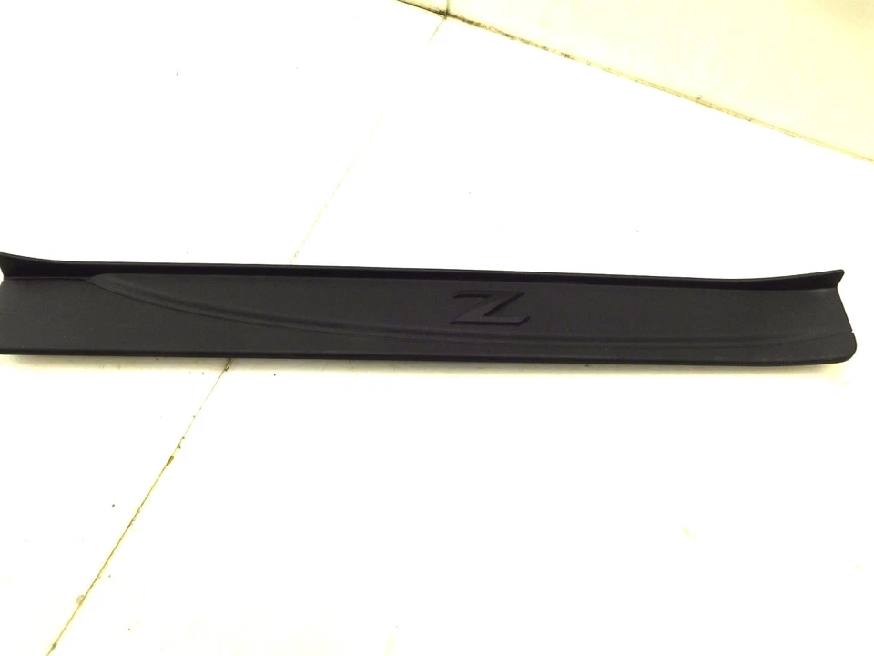 2009-2012 NISSAN 370Z LEFT FRONT  DOOR SILL SCUFF PLATE - Image 1 of 1
