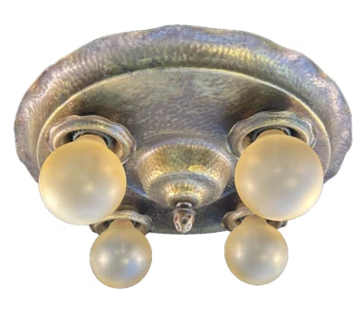 luminária embutida antiga de latão martelado para artes e ofícios - Imagem 1 de 4